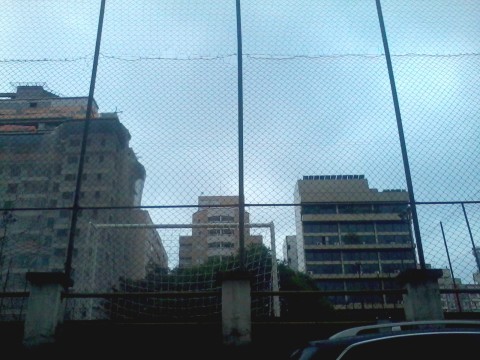 O cinza dos prédios do centro de São Paulo.
